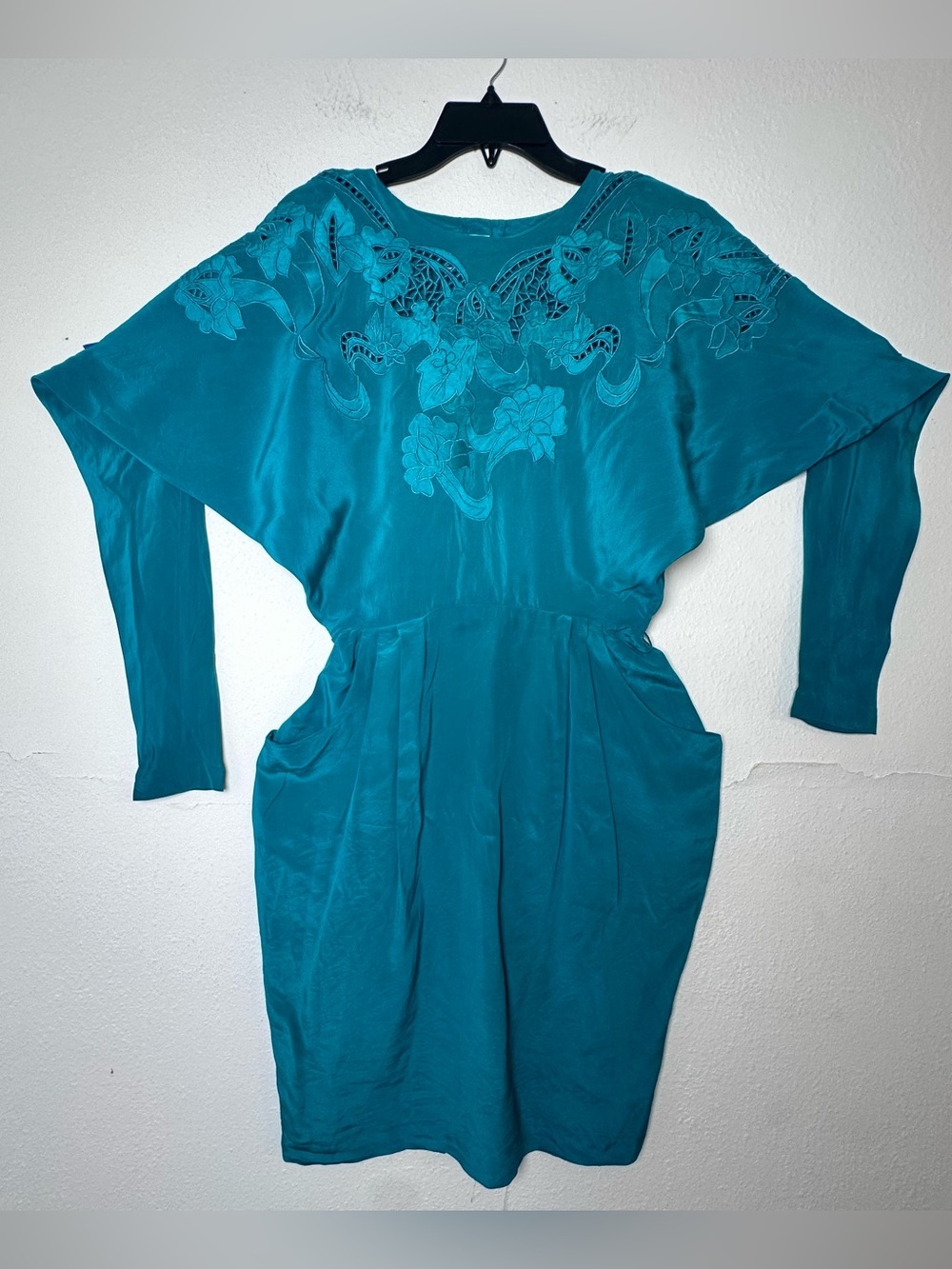 Vintage 80s 100% Silk Green Long-Sleeve Embroidered Waist Pleat Cutout BackDress - Picture 2 of 16